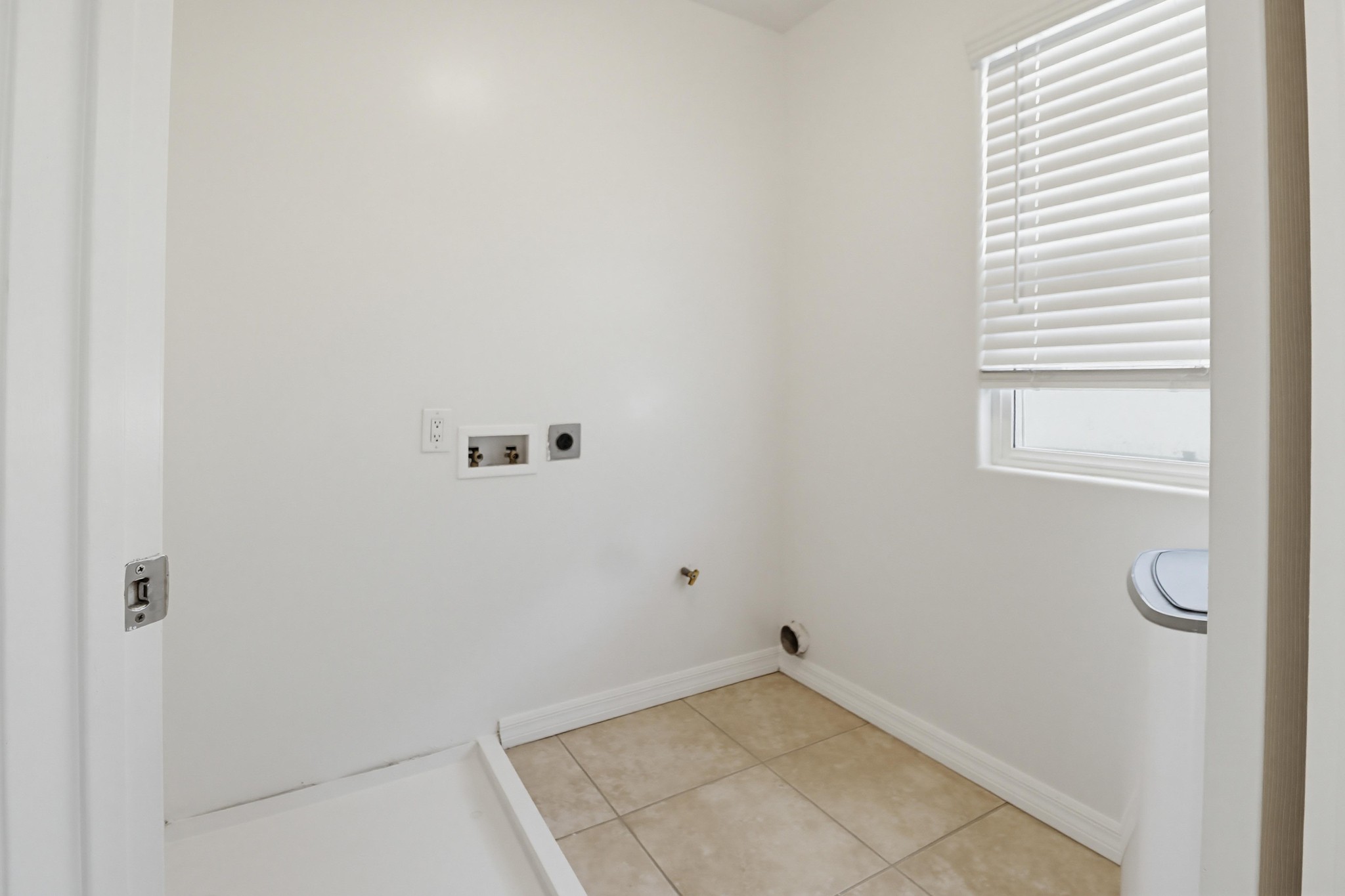Virtual tour photo 37 of 50 for 1774 Elm Ave