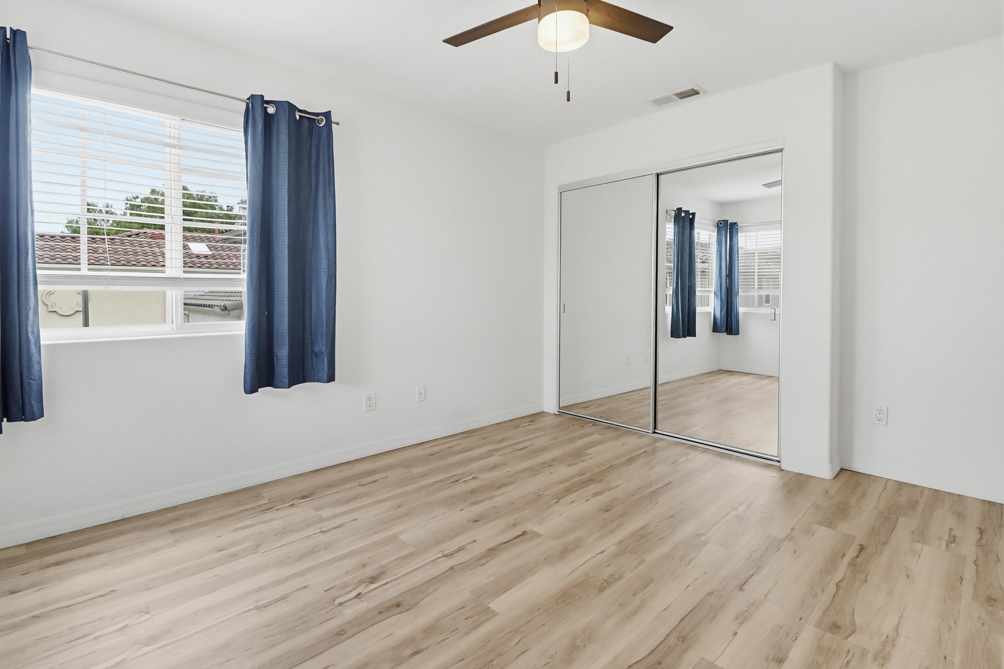 Virtual tour photo 40 of 50 for 1774 Elm Ave