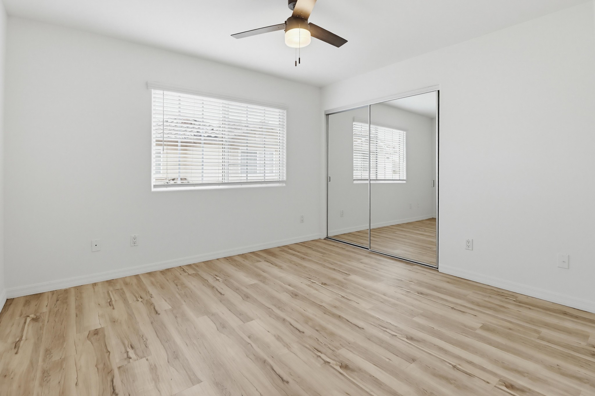 Virtual tour photo 42 of 50 for 1774 Elm Ave