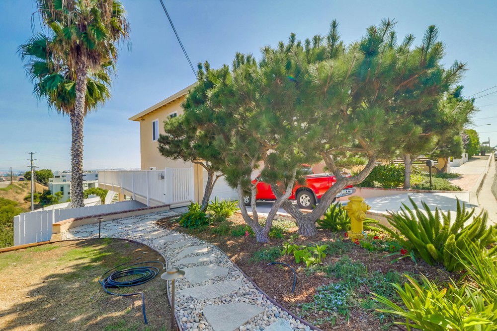 Virtual tour photo 4 of 40 for 1777 Plum St