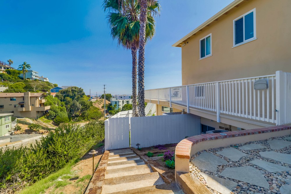 Virtual tour photo 6 of 40 for 1777 Plum St