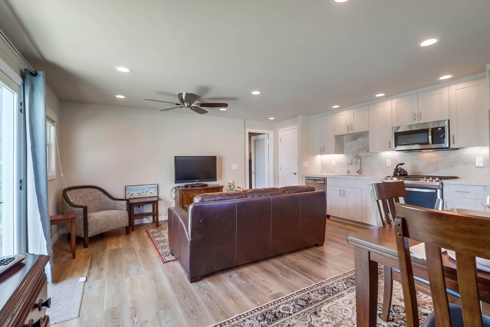 Virtual tour photo 7 of 40 for 1777 Plum St