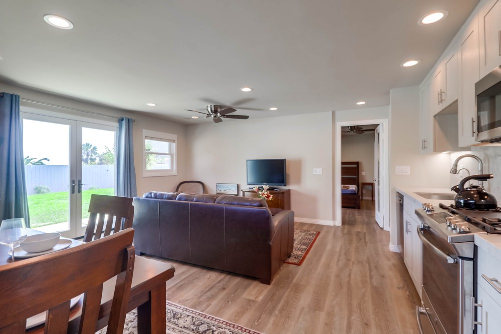 Virtual tour photo 9 of 40 for 1777 Plum St