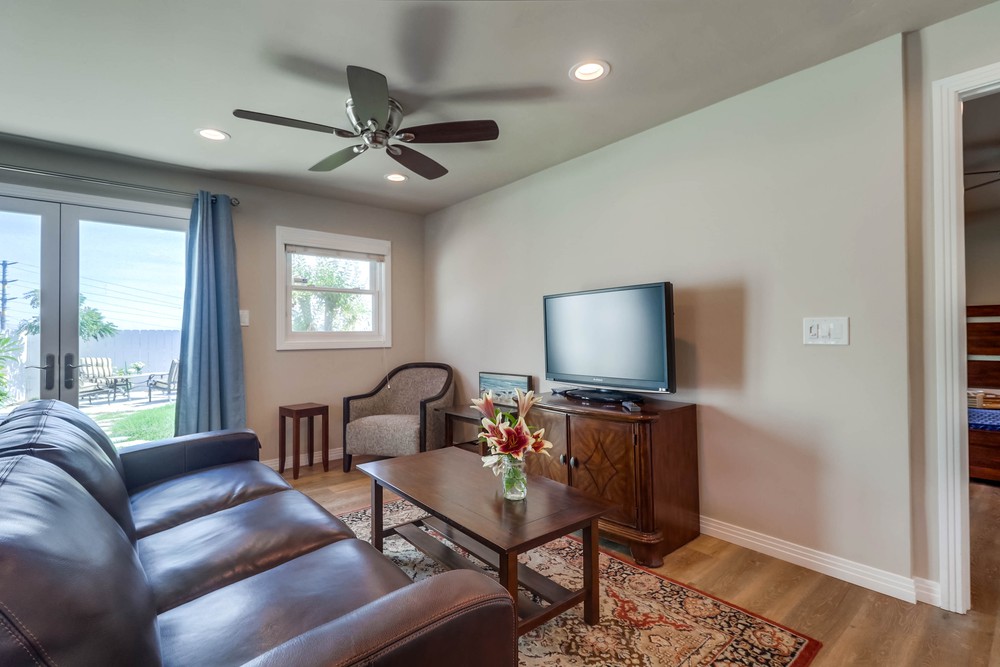Virtual tour photo 11 of 40 for 1777 Plum St
