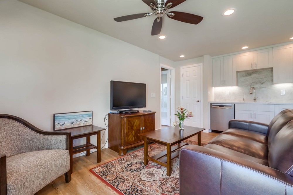 Virtual tour photo 14 of 40 for 1777 Plum St
