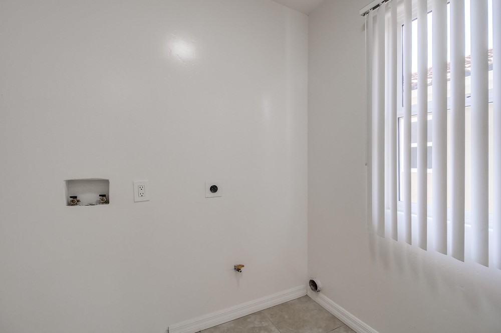 Virtual tour photo 37 of 45 for 1784 Elm Ave