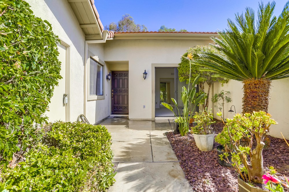 Virtual tour photo 4 of 38 for 17909 Avenida Alozdra