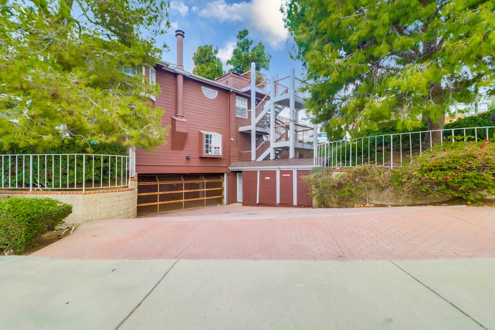 Virtual tour photo 52 of 51 for 1804 McKee St UNIT B10