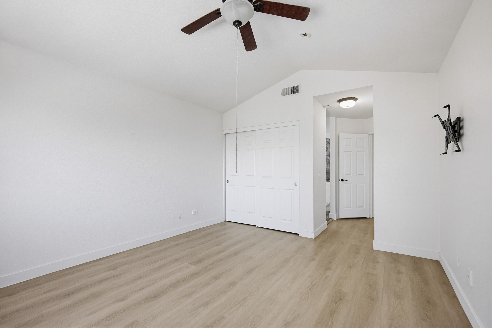 Virtual tour photo 26 of 41 for 18063 Conestoga Ln