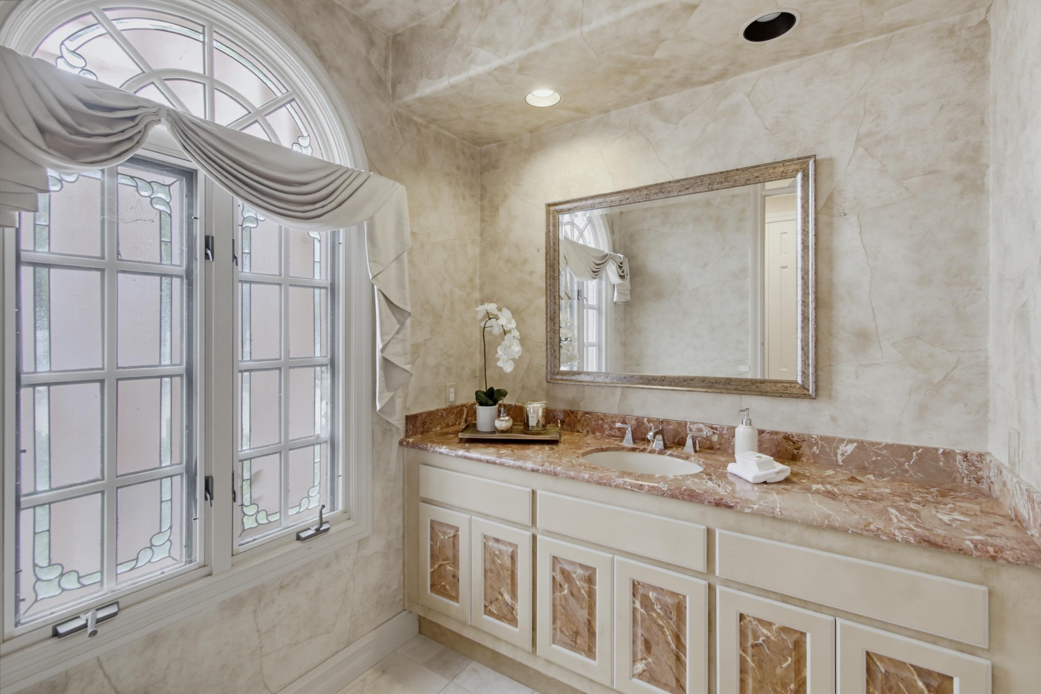 Virtual tour photo 55 of 134 for 18103 Via Ascenso