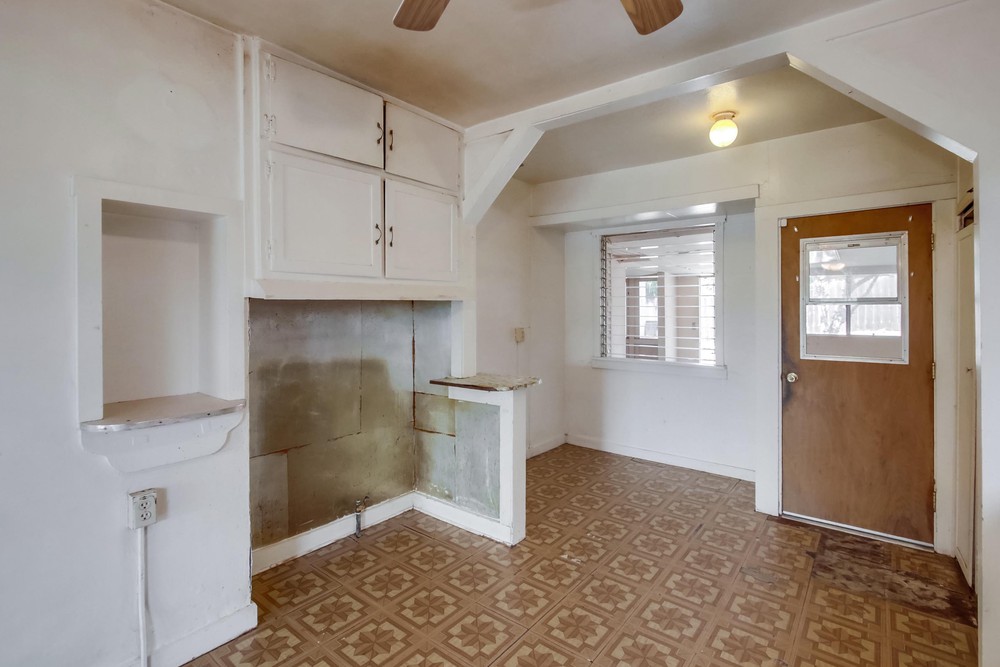 Virtual tour photo 16 of 42 for 1812 Bancroft St