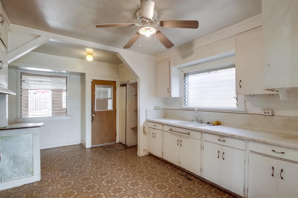 Virtual tour photo 17 of 42 for 1812 Bancroft St