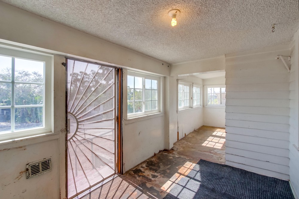Virtual tour photo 19 of 42 for 1812 Bancroft St