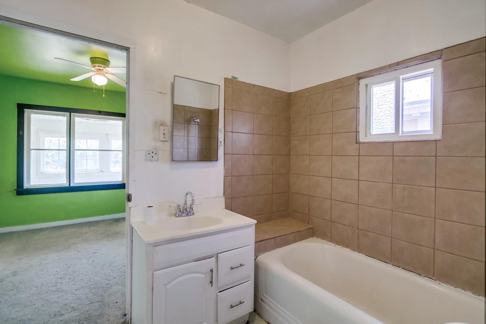 Virtual tour photo 24 of 42 for 1812 Bancroft St
