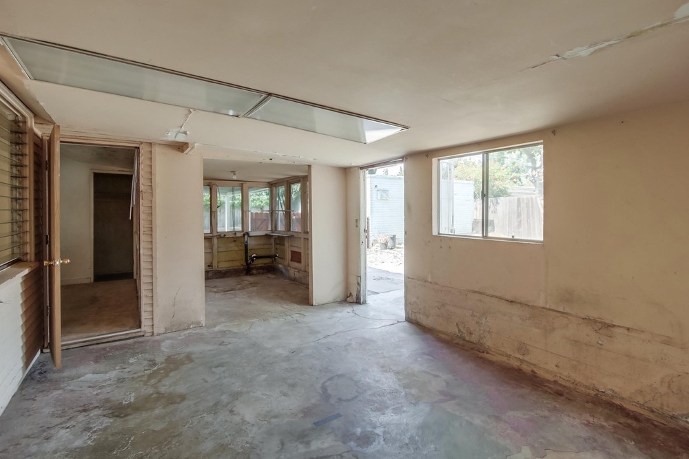 Virtual tour photo 31 of 42 for 1812 Bancroft St
