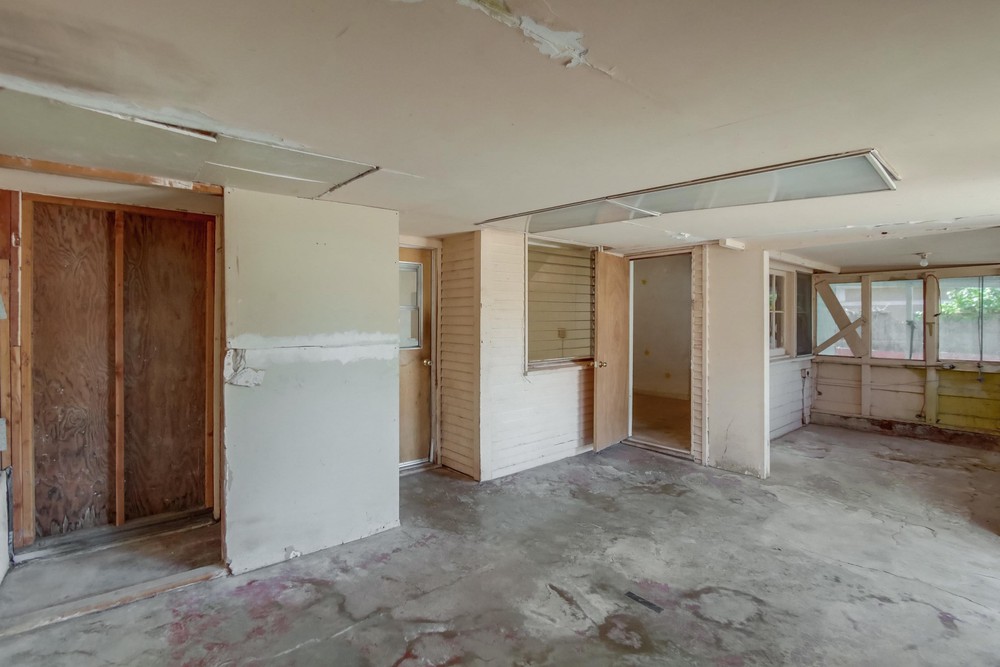 Virtual tour photo 32 of 42 for 1812 Bancroft St