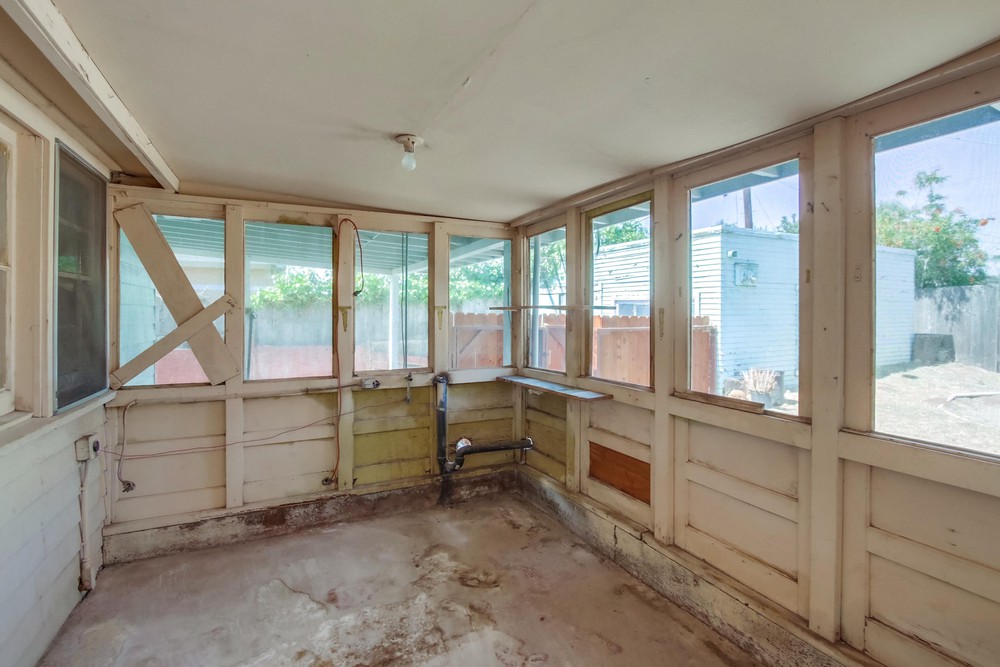 Virtual tour photo 33 of 42 for 1812 Bancroft St