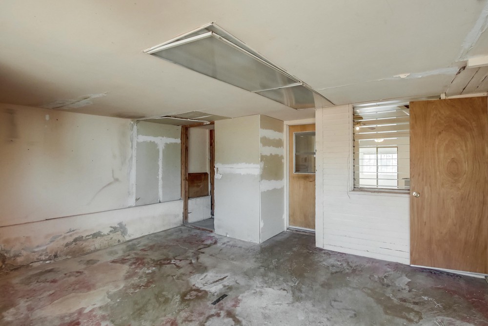 Virtual tour photo 35 of 42 for 1812 Bancroft St