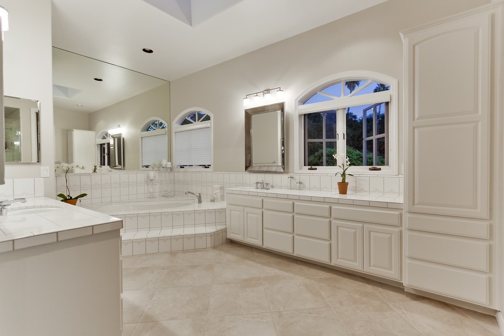 Virtual tour photo 32 of 63 for 18135 Querida Sol