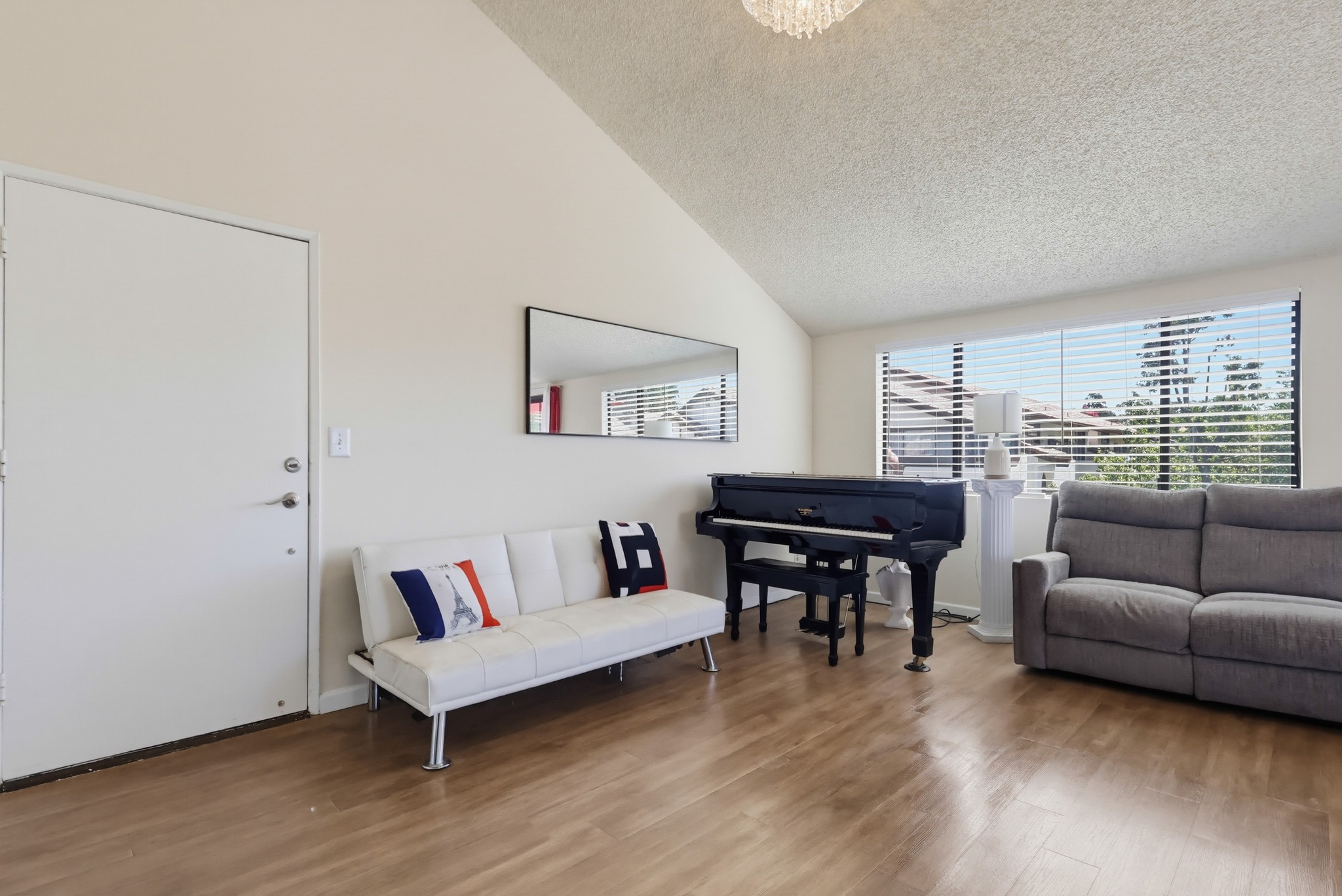 Virtual tour photo 8 of 54 for 18142 American Beauty Dr