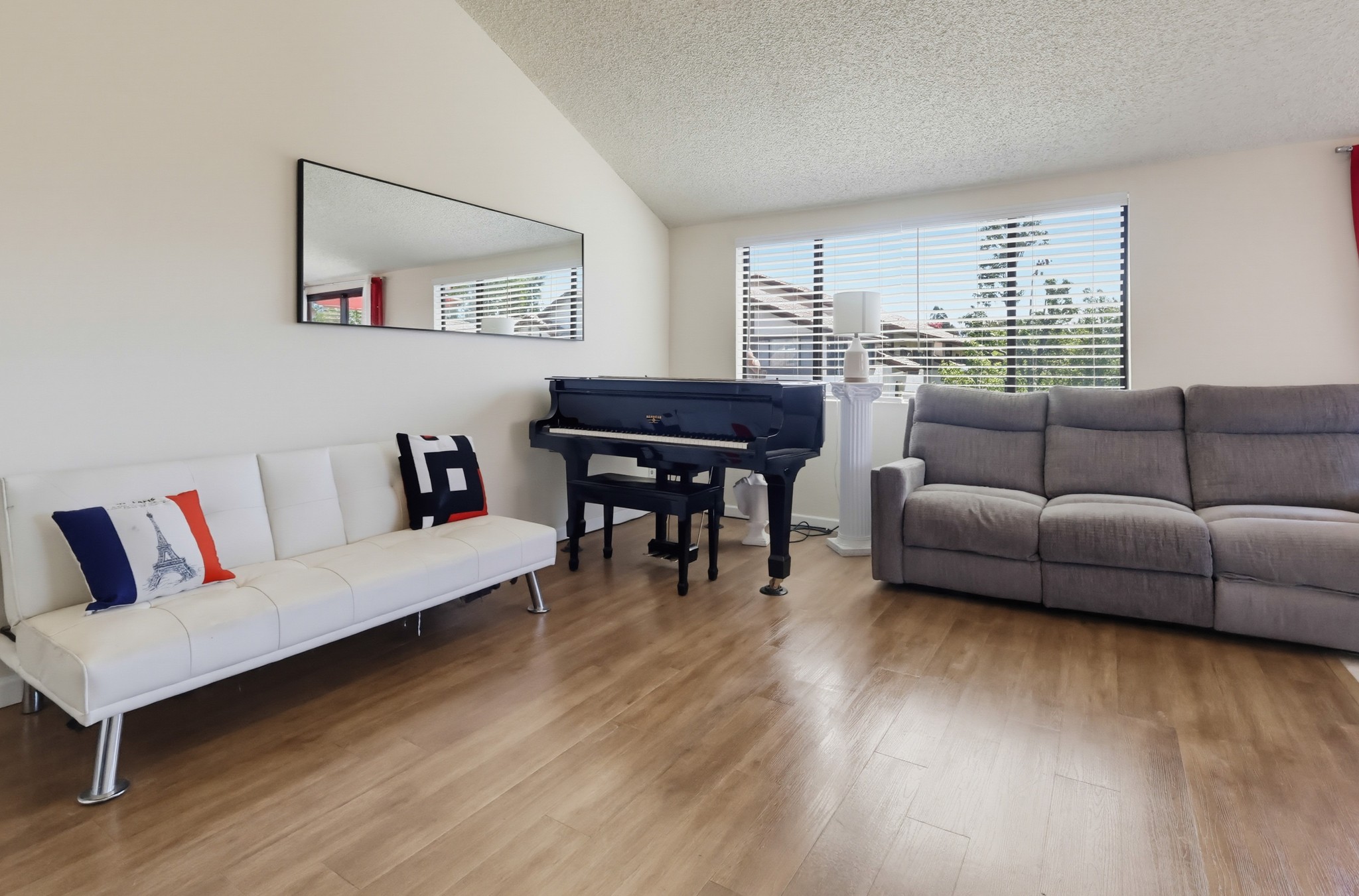 Virtual tour photo 9 of 54 for 18142 American Beauty Dr