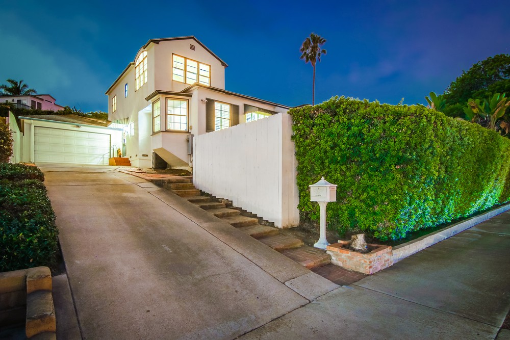 Virtual tour photo 1 of 79 for 1819 Catalina Blvd