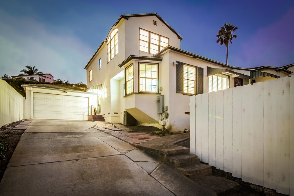 Virtual tour photo 3 of 79 for 1819 Catalina Blvd