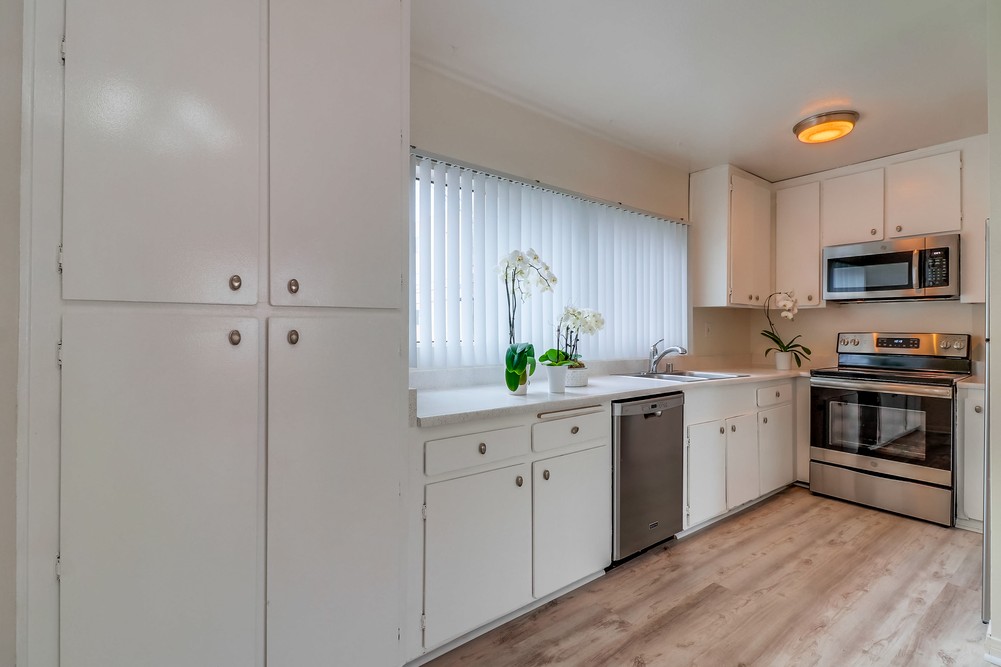 Virtual tour photo 13 of 27 for 1821 Grand Ave C