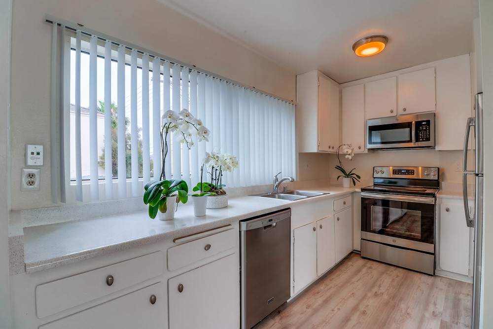 Virtual tour photo 14 of 27 for 1821 Grand Ave C