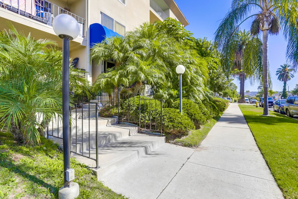 Virtual tour photo 3 of 36 for 1830 Thomas Ave #2f
