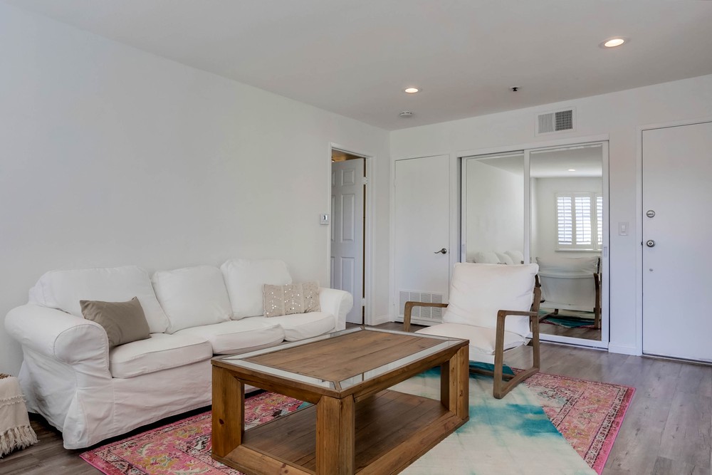 Virtual tour photo 8 of 36 for 1830 Thomas Ave #2f