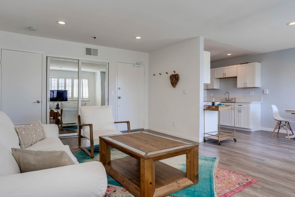 Virtual tour photo 9 of 36 for 1830 Thomas Ave #2f