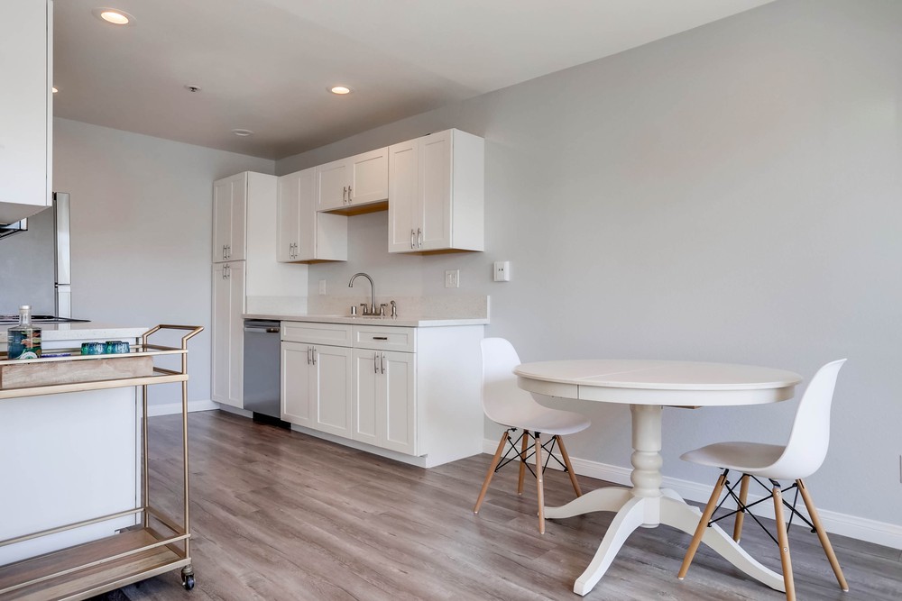 Virtual tour photo 13 of 36 for 1830 Thomas Ave #2f
