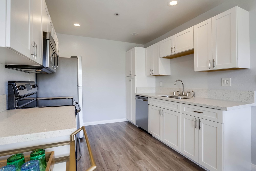 Virtual tour photo 15 of 36 for 1830 Thomas Ave #2f