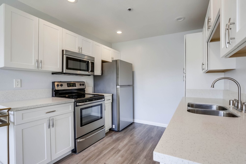 Virtual tour photo 16 of 36 for 1830 Thomas Ave #2f