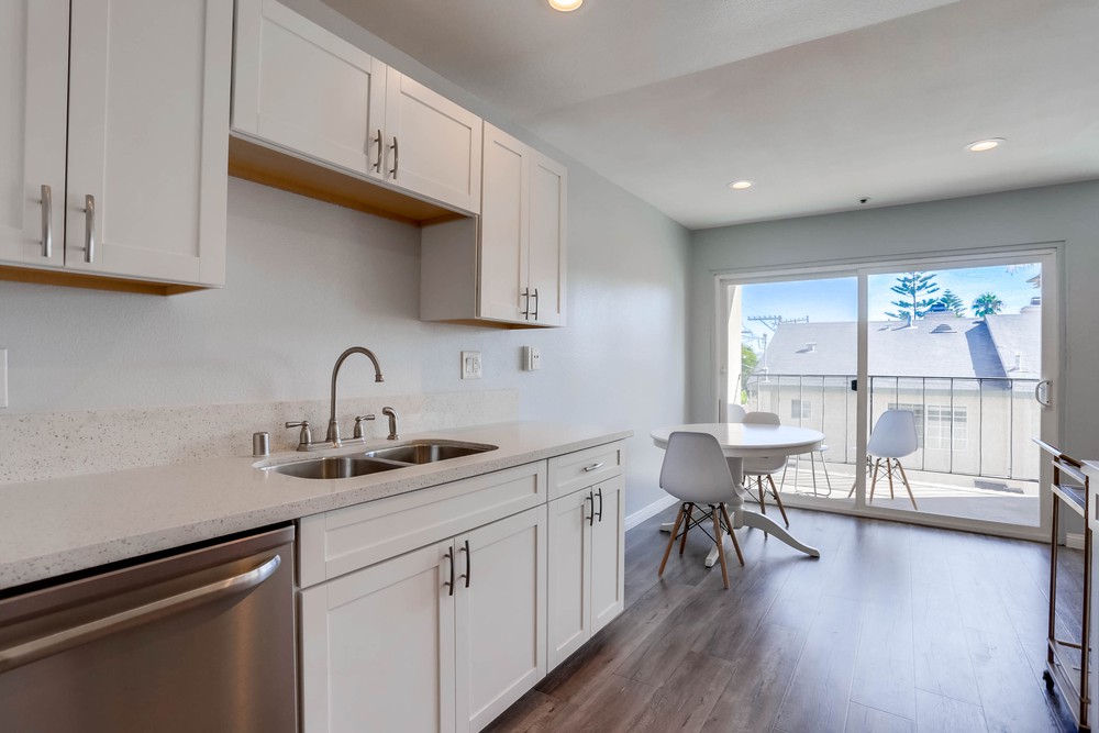 Virtual tour photo 17 of 36 for 1830 Thomas Ave #2f