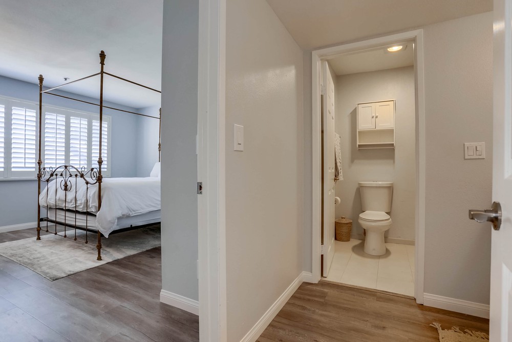 Virtual tour photo 26 of 36 for 1830 Thomas Ave #2f