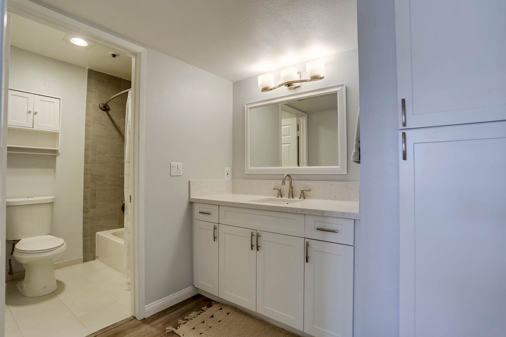 Virtual tour photo 27 of 36 for 1830 Thomas Ave #2f