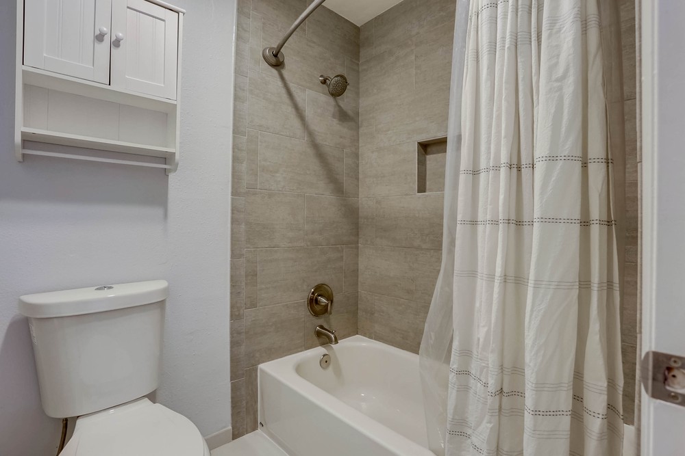 Virtual tour photo 28 of 36 for 1830 Thomas Ave #2f