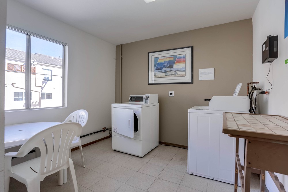 Virtual tour photo 30 of 36 for 1830 Thomas Ave #2f