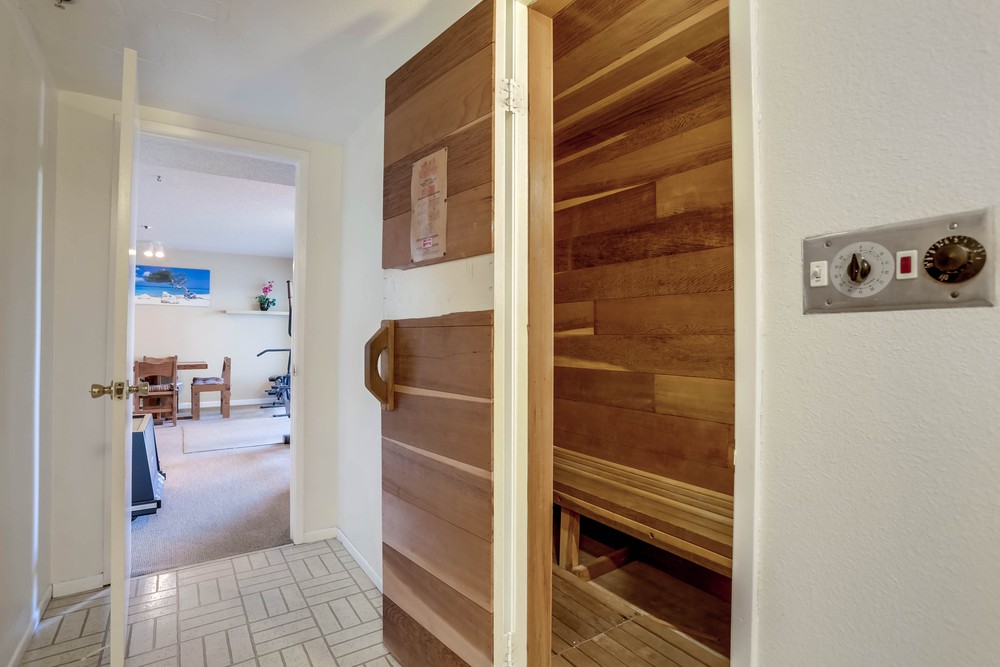 Virtual tour photo 32 of 36 for 1830 Thomas Ave #2f