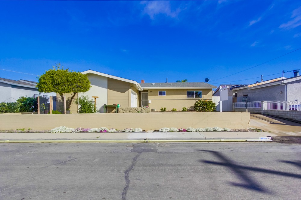 Virtual tour photo 1 of 36 for 1831 Oakshire Ct