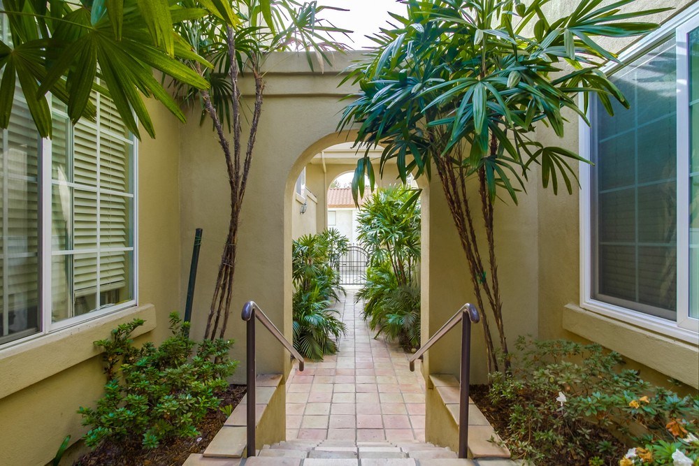 Virtual tour photo 5 of 40 for 1837 Missouri St
