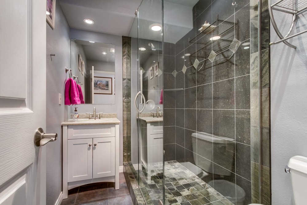 Virtual tour photo 17 of 40 for 1837 Missouri St