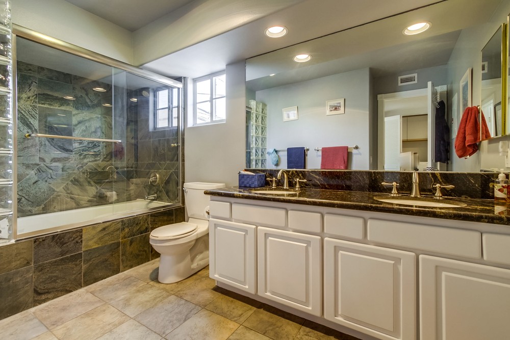 Virtual tour photo 23 of 40 for 1837 Missouri St