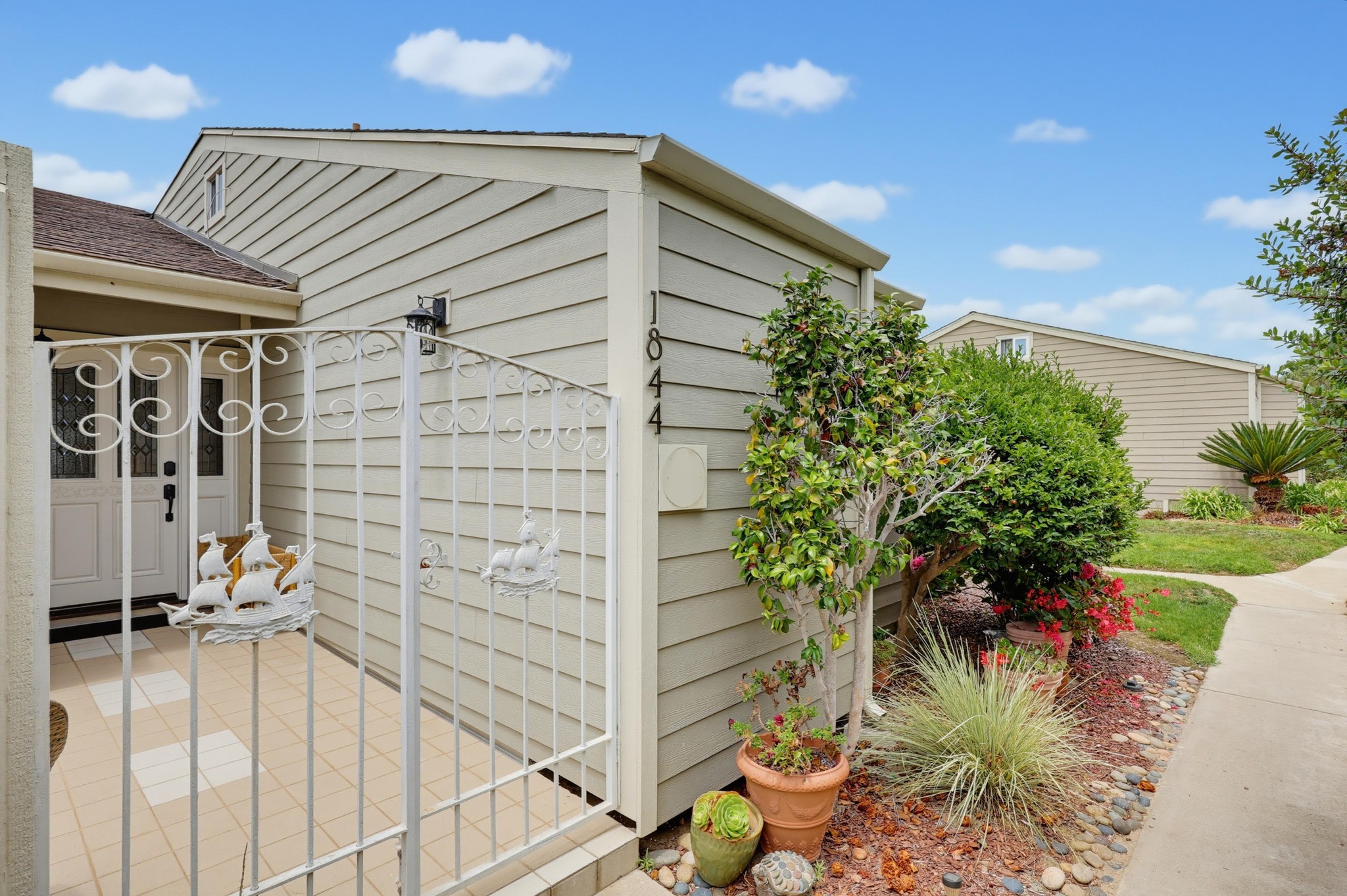 Virtual tour photo 3 of 131 for 1844 Haymarket Rd