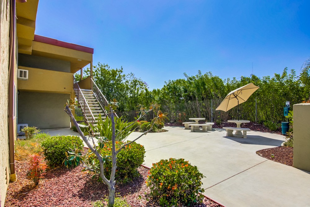 Virtual tour photo 3 of 21 for 1845 Bayview Heights Dr UNIT 100