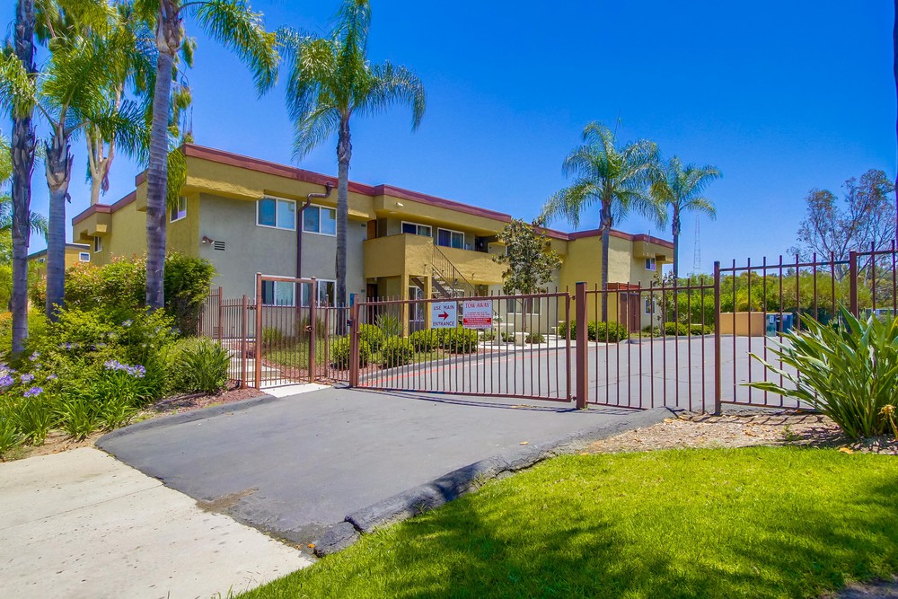 Virtual tour photo 1 of 33 for 1845 Bayview Heights Dr UNIT 107