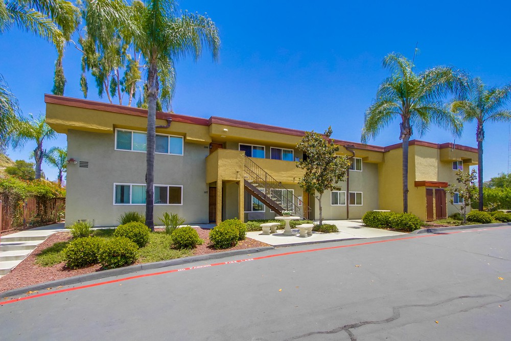 Virtual tour photo 3 of 33 for 1845 Bayview Heights Dr UNIT 107