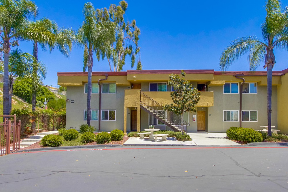 Virtual tour photo 4 of 33 for 1845 Bayview Heights Dr UNIT 107